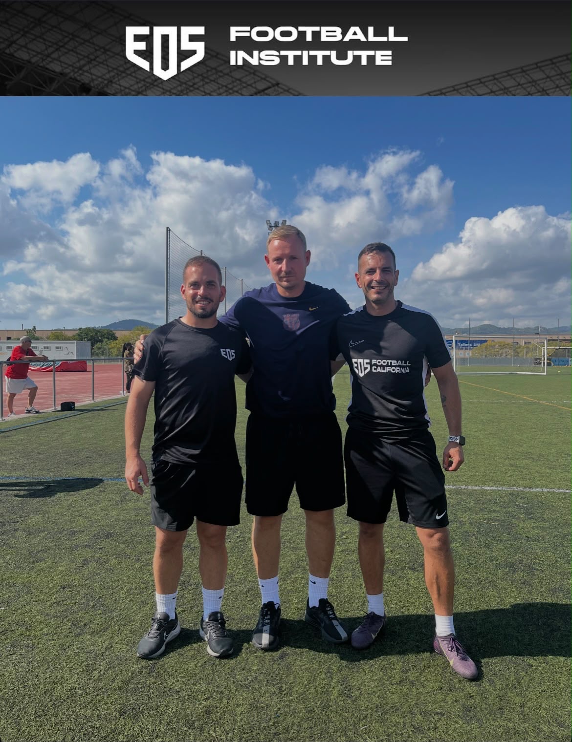 🇵🇱 Współpraca Polsko - Hiszpańska 🇪🇸 ⚽️🤝 W ostatnich dniach trener Jarek @kszwar @trener_jarek_sz przebywał w Barcelonie na zaproszenie elitarnej grupy trenerów @eosfootballgroup EOS Football Group z którą nawiązał współpracę w zakresie doszkalania indywidualnego oraz w małych grupach. Z @eosfootballgroup EOS Football Group związani są najlepsi trenerzy z Katalonii, którzy zdobywali doświadczenie w akademiach min. FC Barcelona, Espaniolu, Girony, Damm i wielu topowych drużynach z całego regionu. Od teraz do tego grona dołączył również nasz trener Jarek, który od początku swojej przygody trenerskiej związany jest z naszym klubem 💪 Jest to ogromne wyróżnienie dla trenera z Polski, gdyż będzie on nauczał metodologią z EOS z której wywodzą się profesjonalni topowi zawodnicy Hiszpańscy. Współpraca ta, daje możliwość doszkalania się na najwyższym światowy poziomie u nas na Zwarze. Ale to nie wszystko, cos czego jeszcze nie było, czyli możliwość nauki w samym środowisku hiszpańskim, a mianowicie wyjazd do Barcelony i treningi indywidualne oraz grupowe w drużynach z Katalonii❗️Pierwsi zawodnicy związani z naszym klubem @borys_krolik_12 @bruno10_krolik już rozpoczęli Hiszpańską przygodę w Gimnastic Manresa FC Andorra, jednej z najlepszych akademii w Katalonii, zarządzanej przez Gerarda Pique, jest to także macierzysty klub Pepa Guardioli. Gratulujemy trenerowi Jarkowi, trzymamy kciuki za dalszy rozwój i owocną współpracę , gdyż skorzystamy na tym wszyscy, a przede wszystkim nasze dzieci, tak jak Borys i Bruno. 🇵🇱⚽️🇪🇸🤝