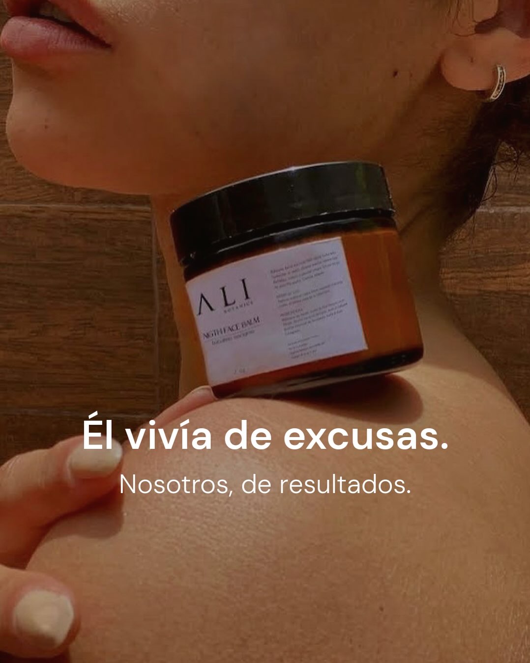 Teníamos que decirlo💅 Algunas relaciones te quitan el brillo; tu rutina debería devolvértelo. Ingredientes 100% naturales para cara, cuerpo y cabello es lo que tu cuerpo necesita para verse sano y hermoso 🍃✨
Comenta “YO” y te ayudamos a elegir el tuyo según tu tipo de piel 🌿
#ALIBotanics #SkincareNatural #CosmeticaNatural #Quito #Ecuador AutocuidadoReal