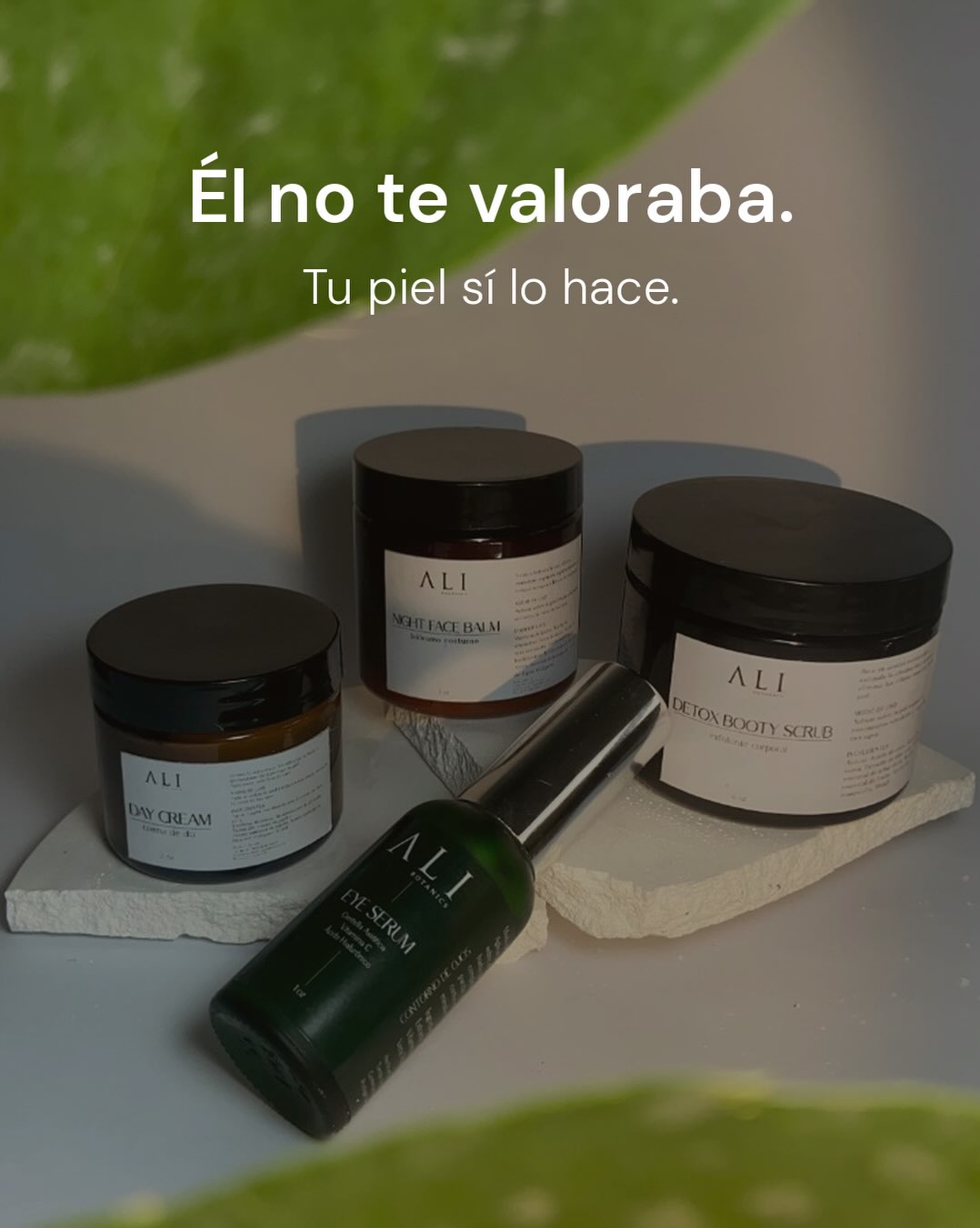 Teníamos que decirlo💅 Algunas relaciones te quitan el brillo; tu rutina debería devolvértelo. Ingredientes 100% naturales para cara, cuerpo y cabello es lo que tu cuerpo necesita para verse sano y hermoso 🍃✨
Comenta “YO” y te ayudamos a elegir el tuyo según tu tipo de piel 🌿
#ALIBotanics #SkincareNatural #CosmeticaNatural #Quito #Ecuador AutocuidadoReal